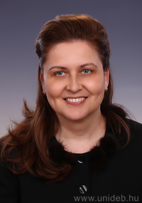 dr. Adrienn Szabó