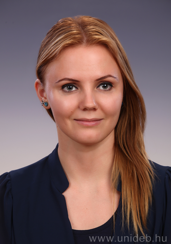 Dr. Adrienn Tóth