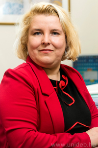 Dr. Kata Földi