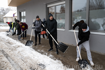 20260107 A DEHÖK tagjai havat lapátolnak DE, MP