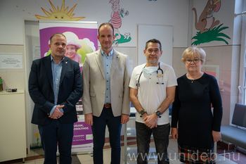 20260204 Sensirion adományátadó, Gyermekhematológia, KK, DE, TA, BS