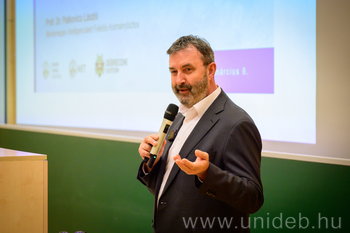 20260306 A mesterséges intelligencia a mindennapokban, Palkovics László előadása, Járműip.i és MI Koord.s Int., kapott fotók, Szenior Egyetem, DE, KZS, BS