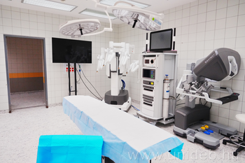 20260326 Debreceni Egyetem robotasszisztált sebészeti rendszerének ünnepélyes átadása