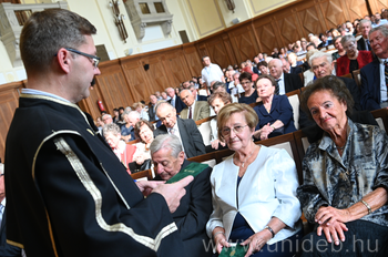 ÁOK díszoklevél-átadó ünnepség