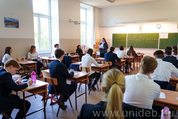 20260504 Írásbeli érettségi, Kossuth Lajos Gyakorló Gimnázium és Általános Iskola, Csengő utca, közoktatás, DE