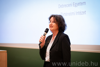 20260508 Nevelés és oktatás az antik Rómában, Tóth Orsolya előadása, BTK, kapott fotók, Szenior Egyetem, DE, KZS, BS