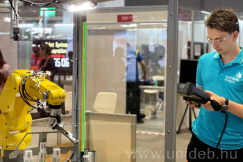20260929 Ipari robotika, Robot Systems Integration, WorldSkills Shanghai, verseny, Vígh Dániel és Kis Károly Árpád, kapott fotók, MK, DE, BS