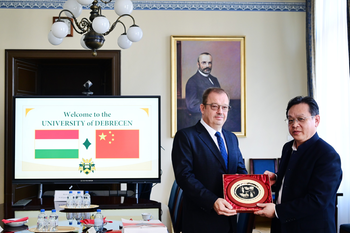 20260930 Yang Xiuhua, oktatási tanácsos látogatása, Kínai Népköztársaság Magyarországi Nagykövetsége, DE, BS