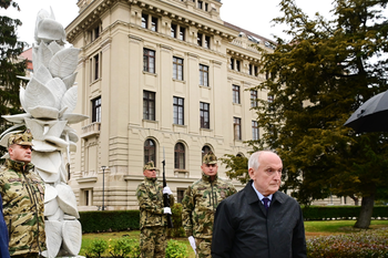 20261022 Baka András, köztársasági elnök koszorúzása a Melocco-szobornál, megemlékezés, RH, DE, BS
